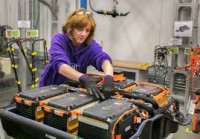 Pracownik produkcji baterii przemysłowych dam pracę w Niemczech w Berlinie
