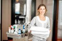 Pokojówka Niemcy praca sprzątanie pokoi w hotelu ze Stuttgartu